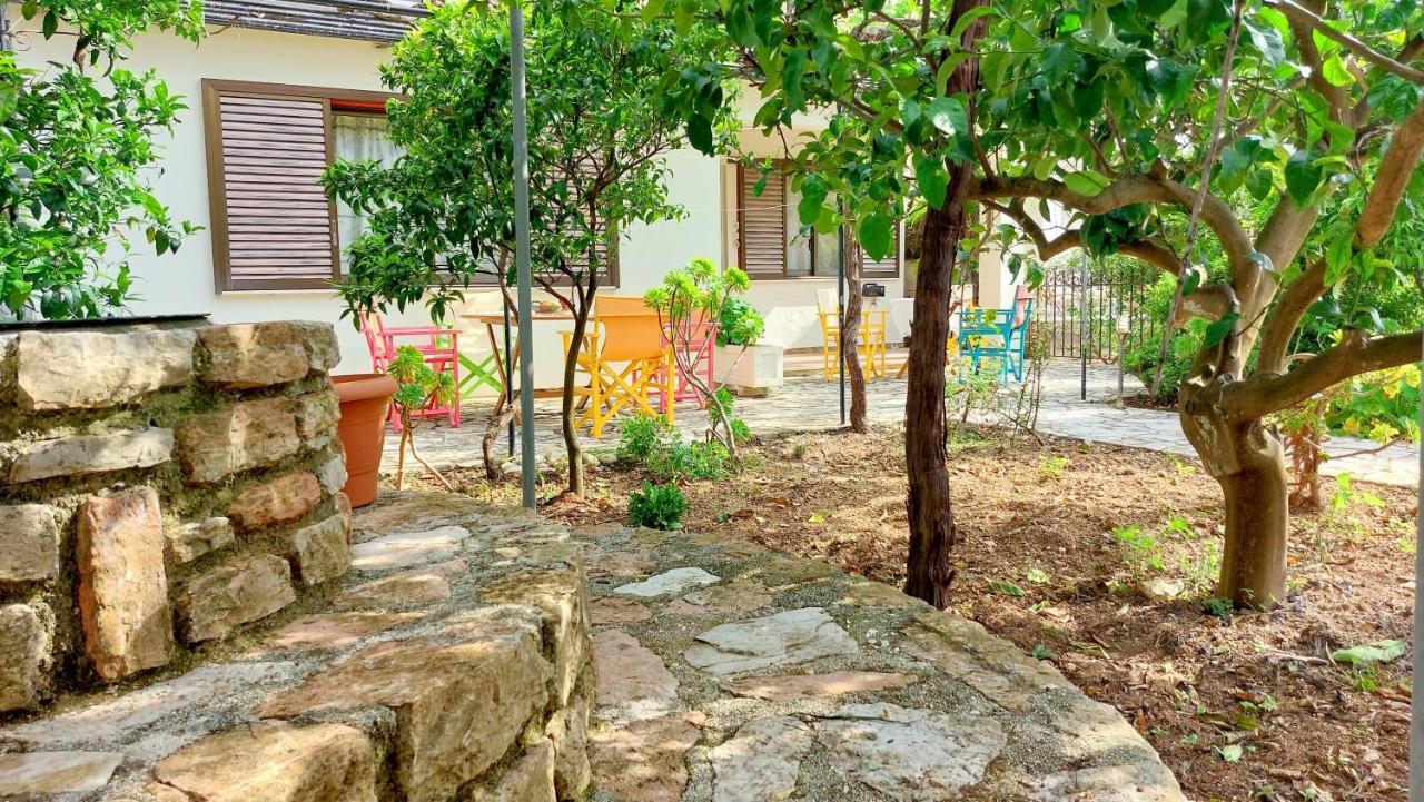 Lourantos Studios & Apartments Vathy  Exterior photo
