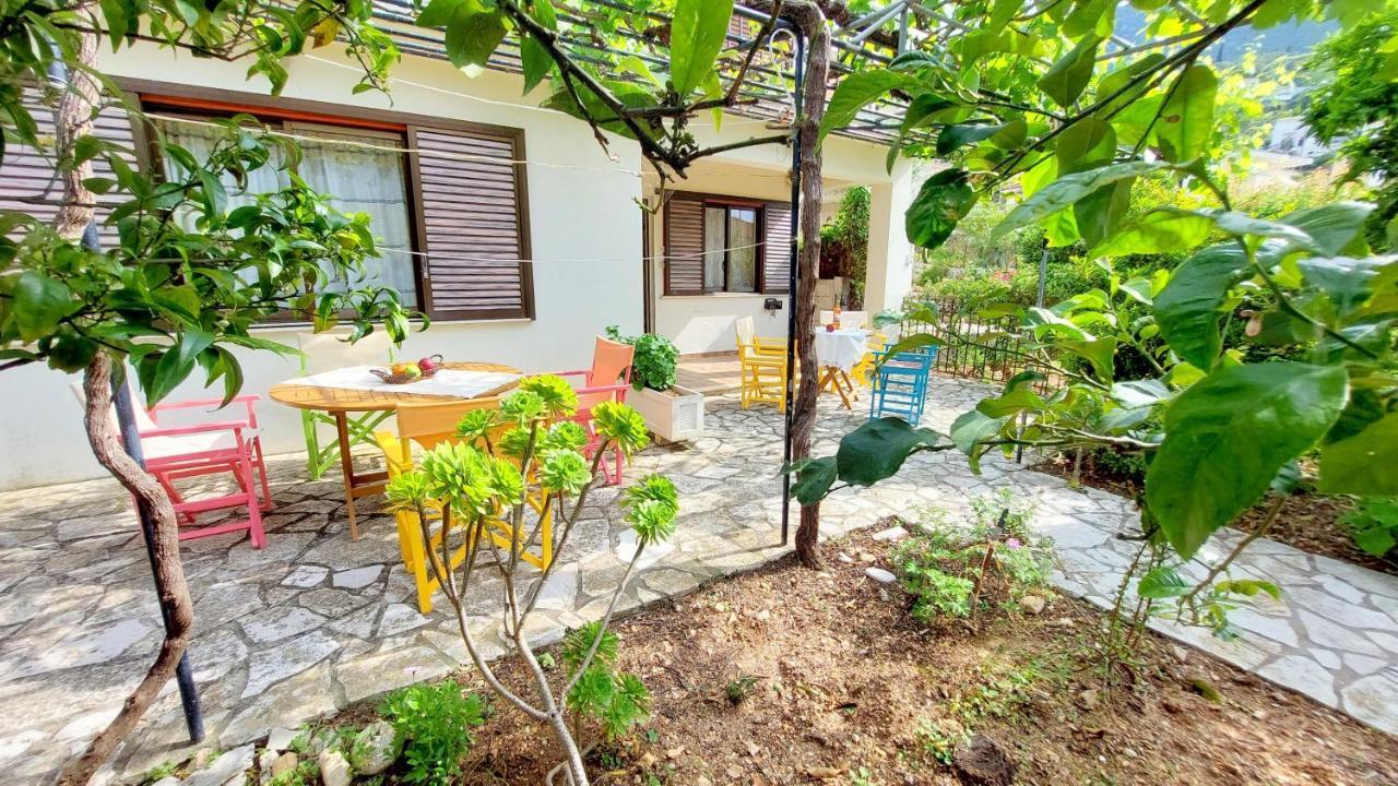 Lourantos Studios & Apartments Vathy  Exterior photo